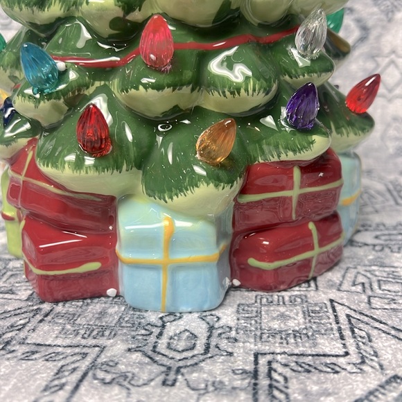 Brightown Lighted Ceramic Christmas Tree w- Presents NEW! 12” - Picture 4 of 10